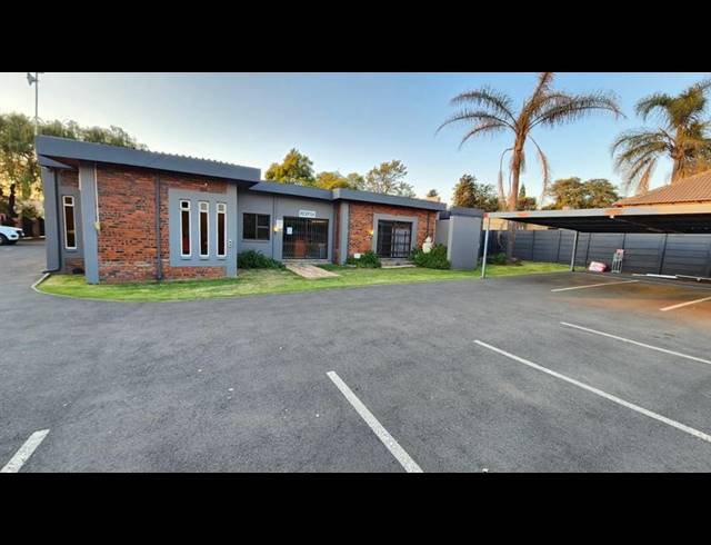 5 BEDROOM HOUSE FOR SALE IN BRACKENHURST
